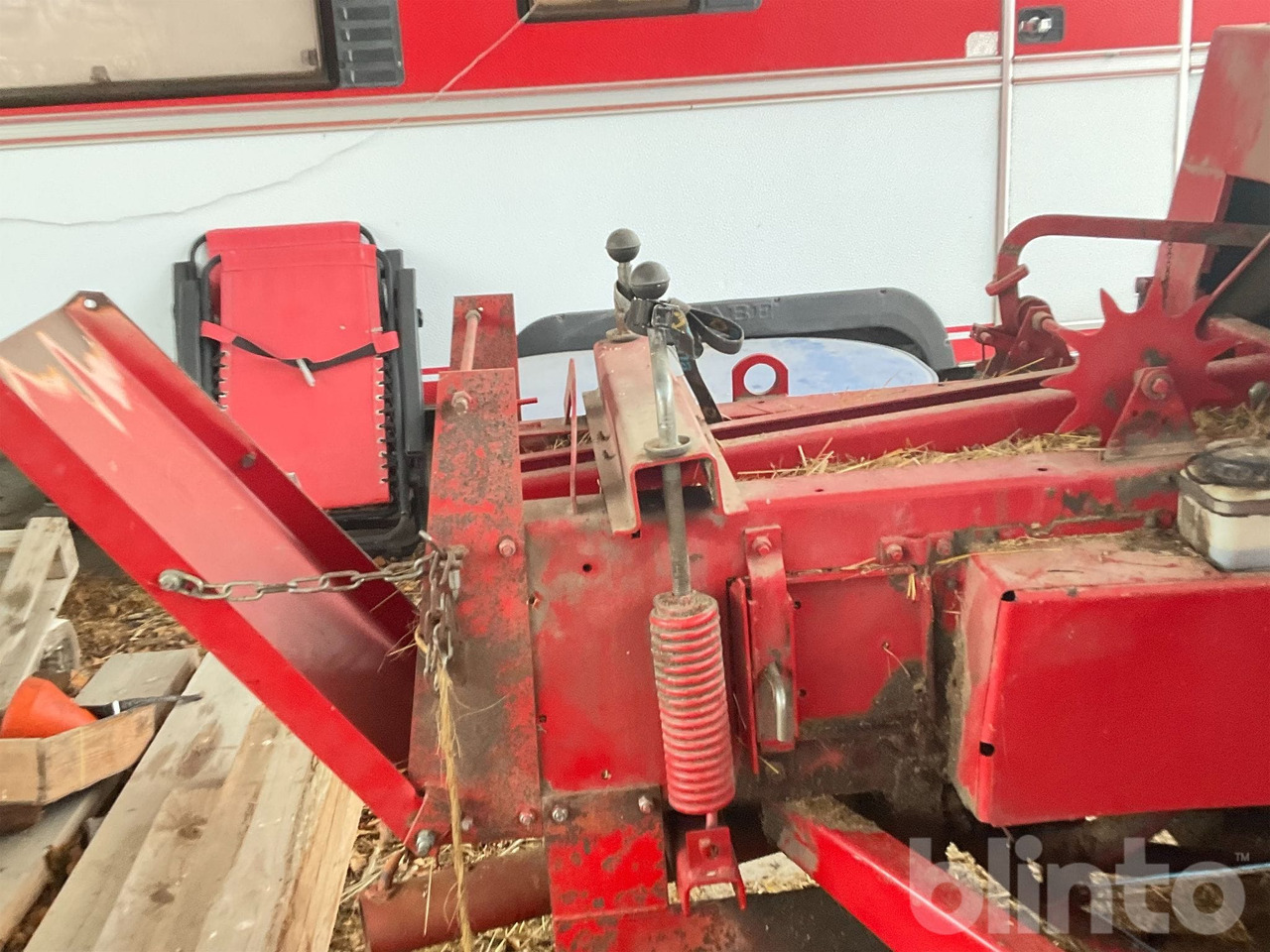 Presse à balles cubiques New Holland 377: photos 29 Presse à balles cubiques New Holland 377: photos 29