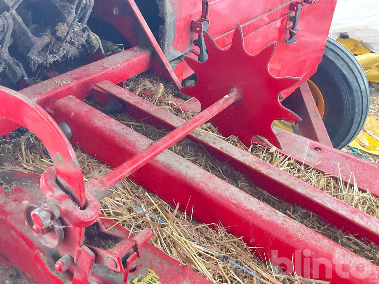 Presse à balles cubiques New Holland 377: photos 18 Presse à balles cubiques New Holland 377: photos 18