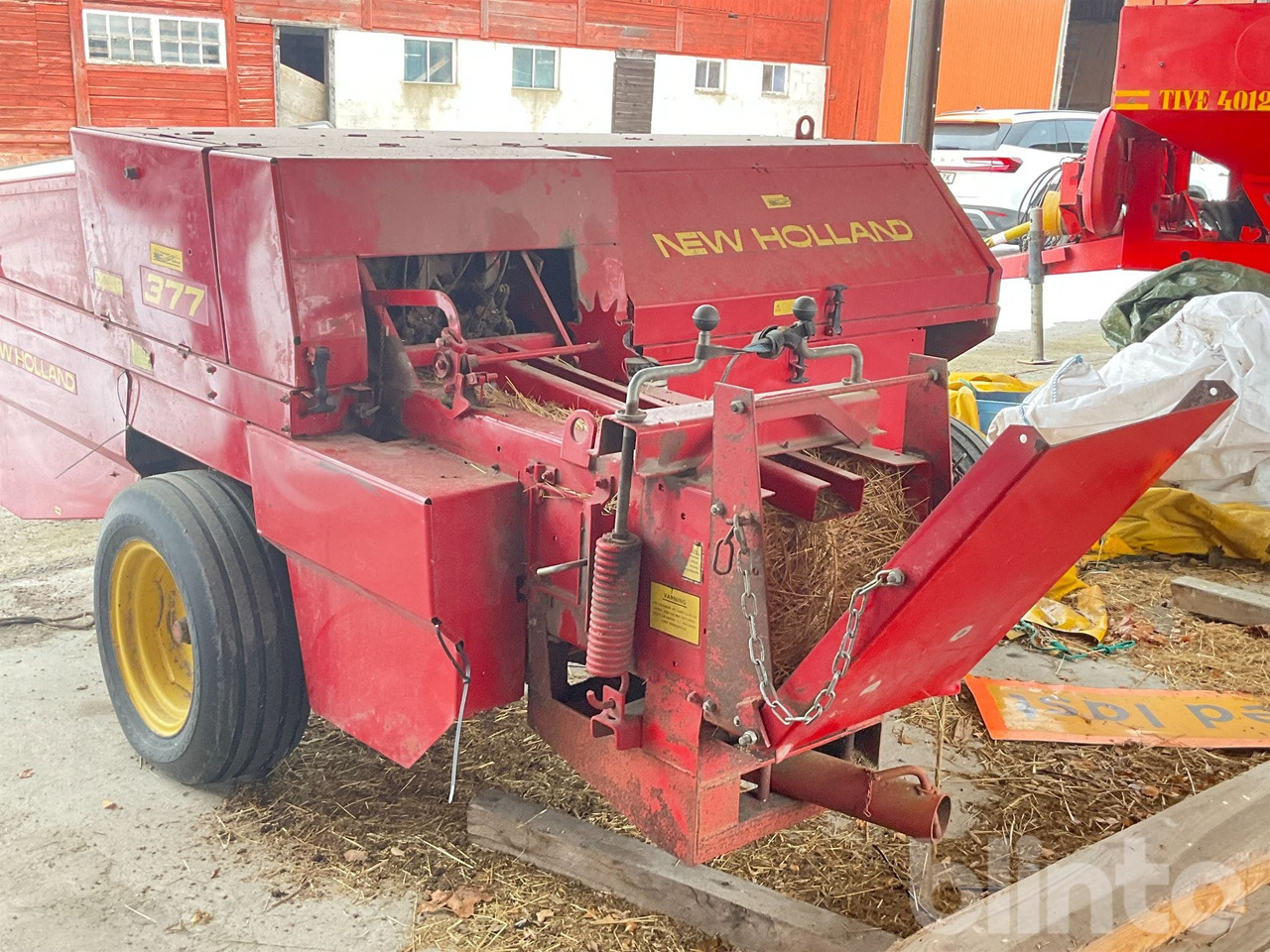 Presse à balles cubiques New Holland 377: photos 17 Presse à balles cubiques New Holland 377: photos 17