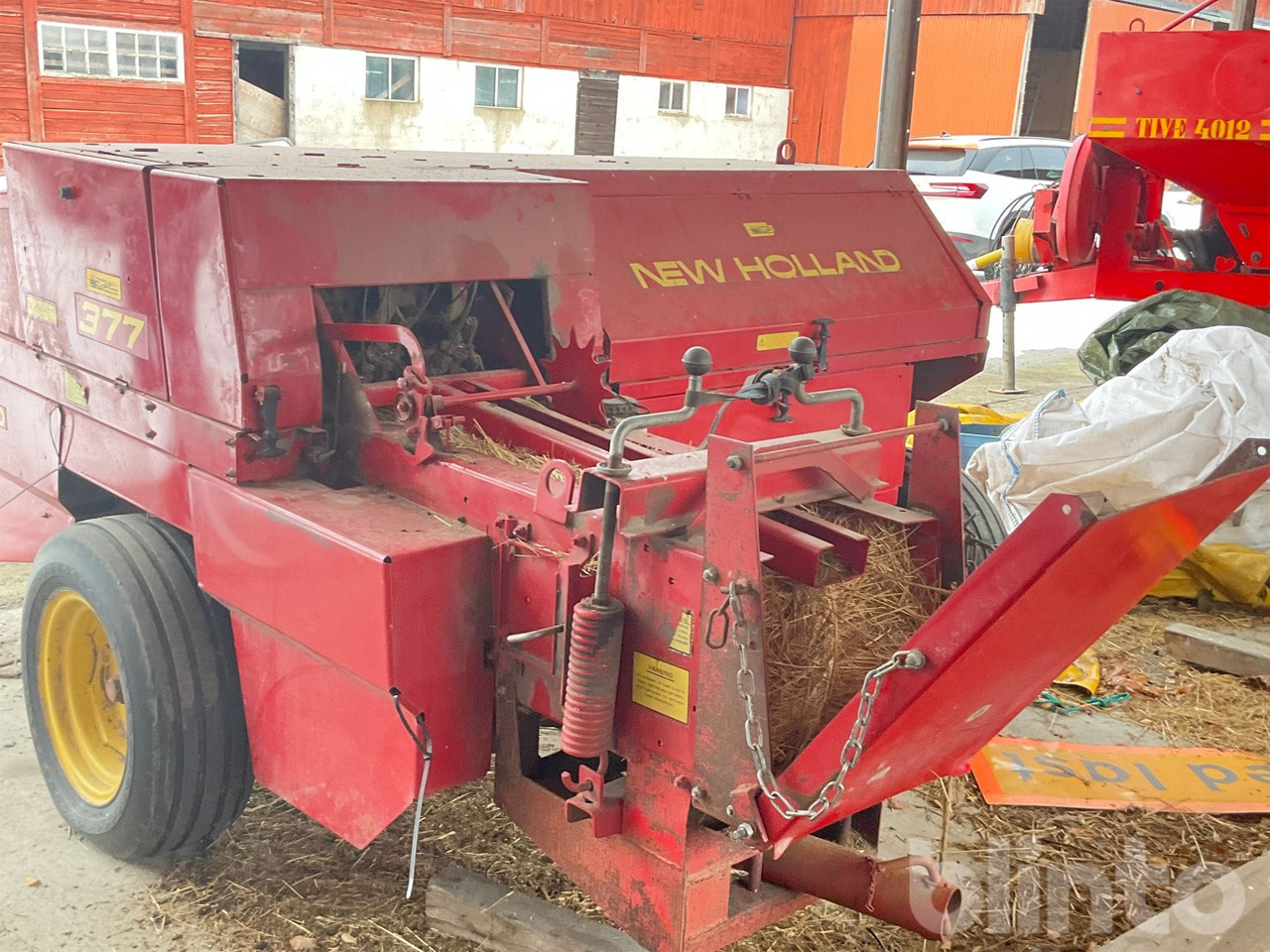 Presse à balles cubiques New Holland 377: photos 15 Presse à balles cubiques New Holland 377: photos 15