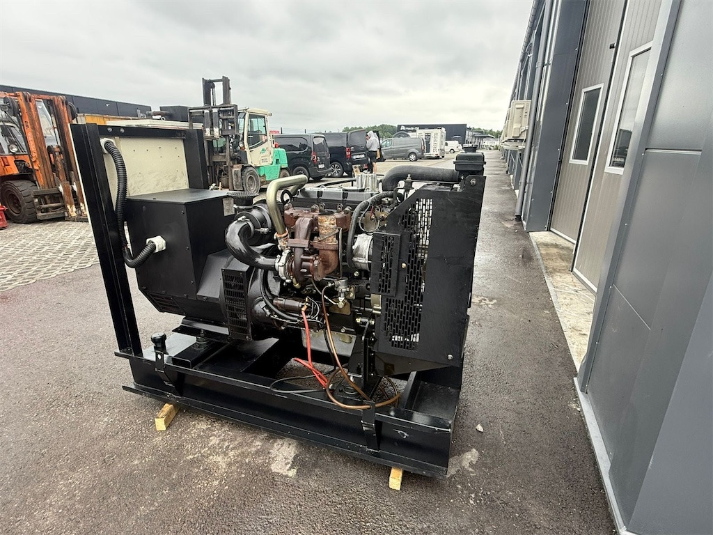 Groupe électrogène Perkins 60 kva: photos 16