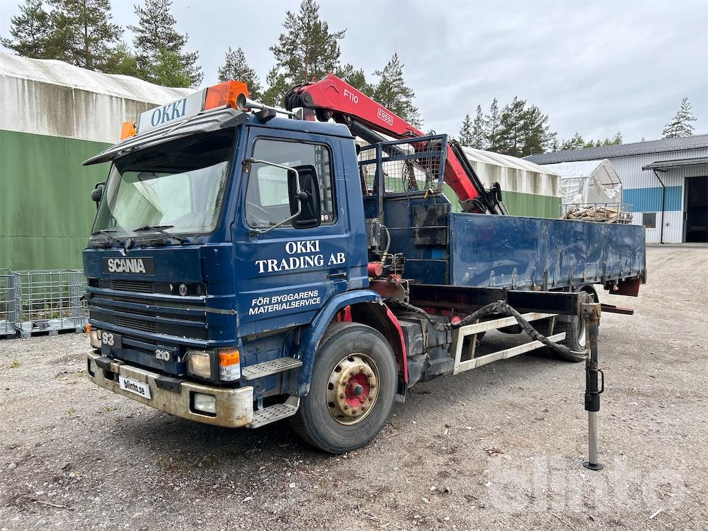 SCANIA G93ML4X2L 21050 / Med Fassi F110 från 2008 - Camion plateau, Camion grue: photos 2 SCANIA G93ML4X2L 21050 / Med Fassi F110 från 2008 - Camion plateau, Camion grue: photos 2