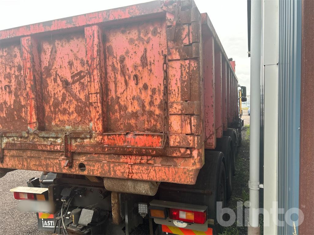 VOLVO FM12-43 8X4 - Camion ampliroll, Camion grue: photos 4 VOLVO FM12-43 8X4 - Camion ampliroll, Camion grue: photos 4