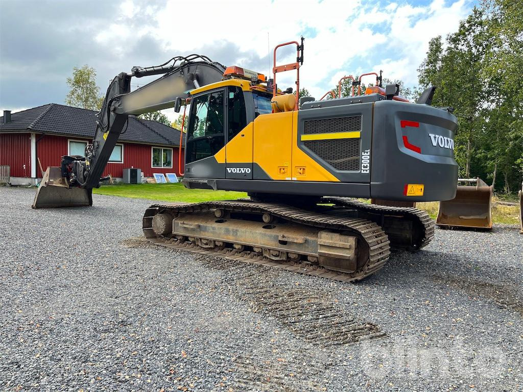 Volvo EC300EL - Pelle sur chenille: photos 5 Volvo EC300EL - Pelle sur chenille: photos 5