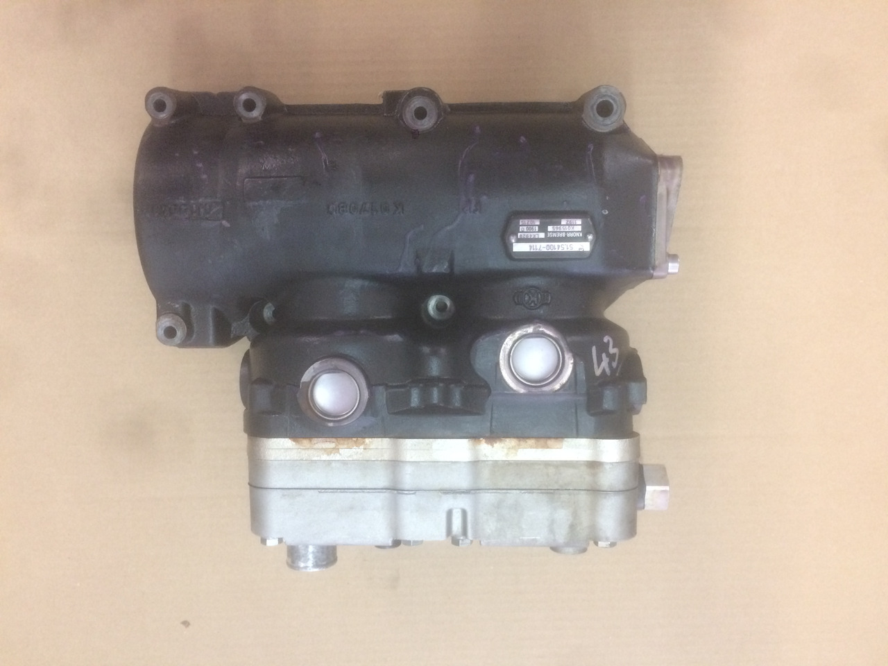 COMPRESSORE ARIA BICILINDRICO SENZA PRESA DI FORZA MAN / KNORR - Compresseur d'air: photos 3 COMPRESSORE ARIA BICILINDRICO SENZA PRESA DI FORZA MAN / KNORR - Compresseur d'air: photos 3