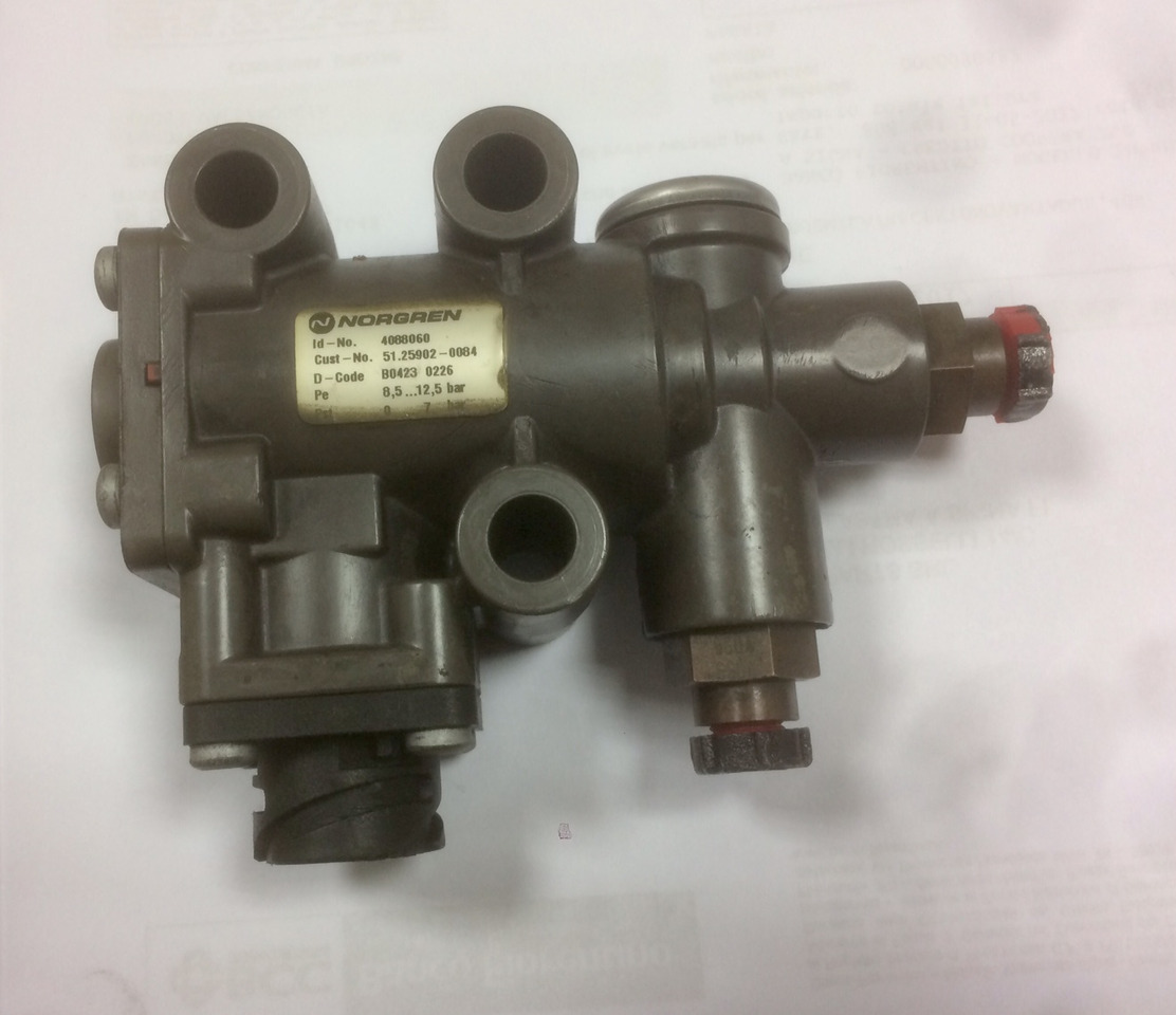 VALVOLA EGR MAN 51259020084 - 51259020123 - Valve pour Camion: photos 1 VALVOLA EGR MAN 51259020084 - 51259020123 - Valve pour Camion: photos 1