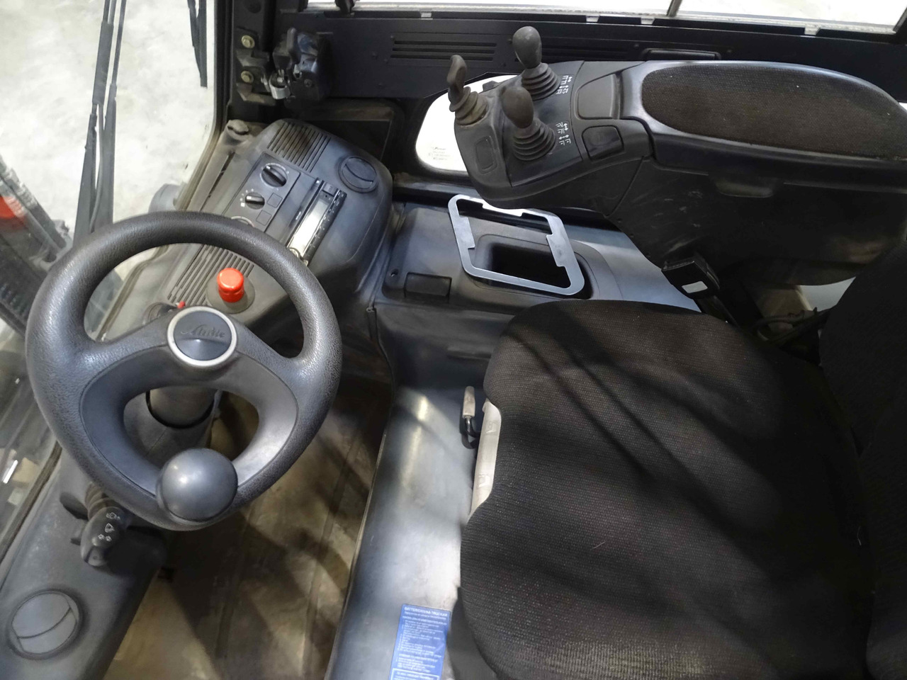 Linde E30 - Chariot élévateur électrique: photos 3 Linde E30 - Chariot élévateur électrique: photos 3