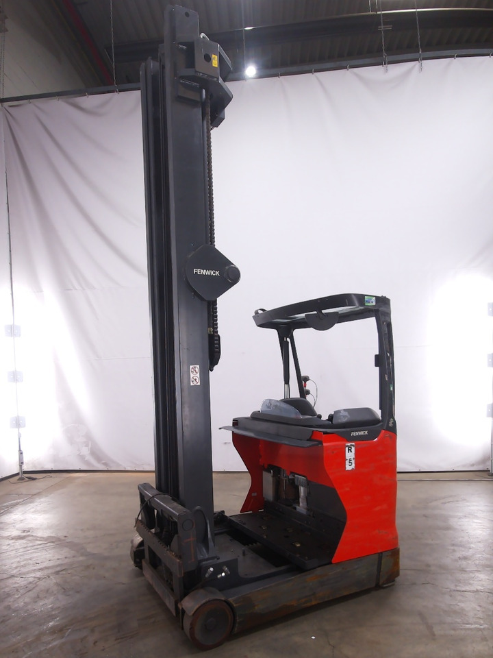 Linde R16HD-01 - Chariot à mât rétractable: photos 1 Linde R16HD-01 - Chariot à mât rétractable: photos 1