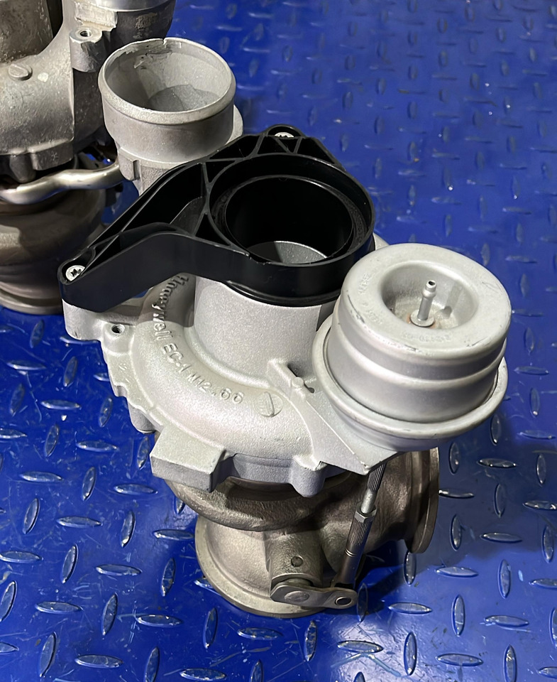 BMW Turbocharger S63N/R 4.4L V8 7849045+7849044 (SET) - Turbocompresseur: photos 4 BMW Turbocharger S63N/R 4.4L V8 7849045+7849044 (SET) - Turbocompresseur: photos 4