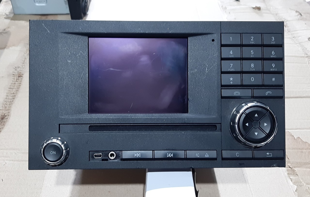 BOSCH / REXROTH Mercedes Actros MP4 CD Player A0004467662 - Cabine et intérieur pour Camion: photos 1 BOSCH / REXROTH Mercedes Actros MP4 CD Player A0004467662 - Cabine et intérieur pour Camion: photos 1