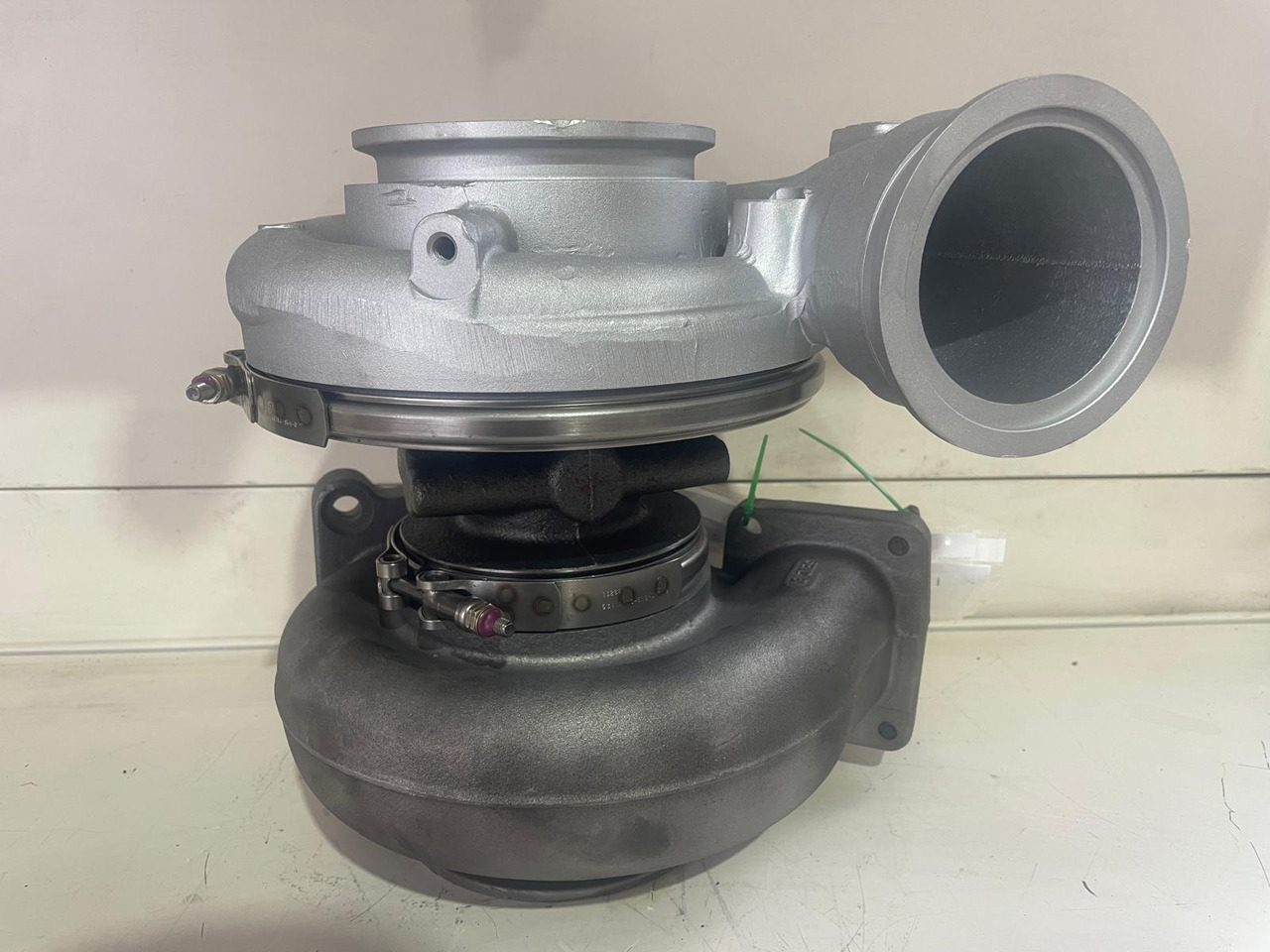 BorgWarner RE547978 - Turbocompresseur pour Tracteur agricole: photos 2 BorgWarner RE547978 - Turbocompresseur pour Tracteur agricole: photos 2