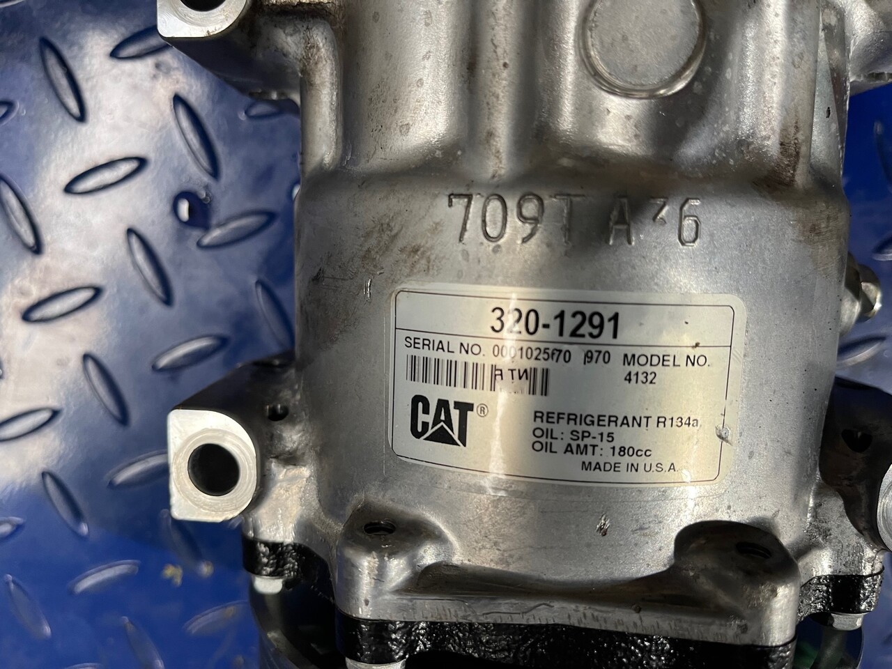 CAT 320-1291 Clima compressor - Compresseur de climatisation pour Engins de chantier: photos 3 CAT 320-1291 Clima compressor - Compresseur de climatisation pour Engins de chantier: photos 3