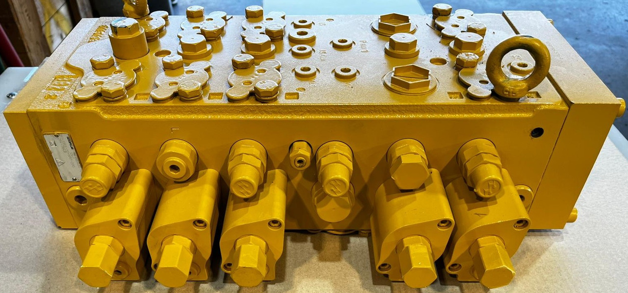 CATERPILLAR 194-7848 Valve GP-Main Control – Genuine Caterpillar Hydraulic Control Valve - Valve pour Pelle sur pneus: photos 2 CATERPILLAR 194-7848 Valve GP-Main Control – Genuine Caterpillar Hydraulic Control Valve - Valve pour Pelle sur pneus: photos 2