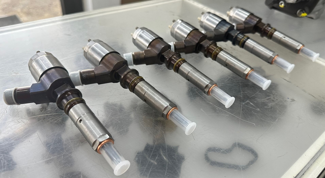 CATERPILLAR Injector 2645A753 - Injecteur pour Engins de chantier: photos 1 CATERPILLAR Injector 2645A753 - Injecteur pour Engins de chantier: photos 1