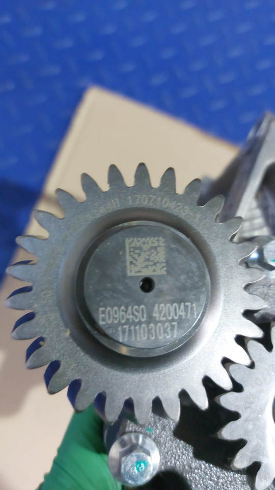 CATERPILLAR oil pump C4.4, C6.6 4200471 - Pompe à huile pour Camion: photos 3 CATERPILLAR oil pump C4.4, C6.6 4200471 - Pompe à huile pour Camion: photos 3