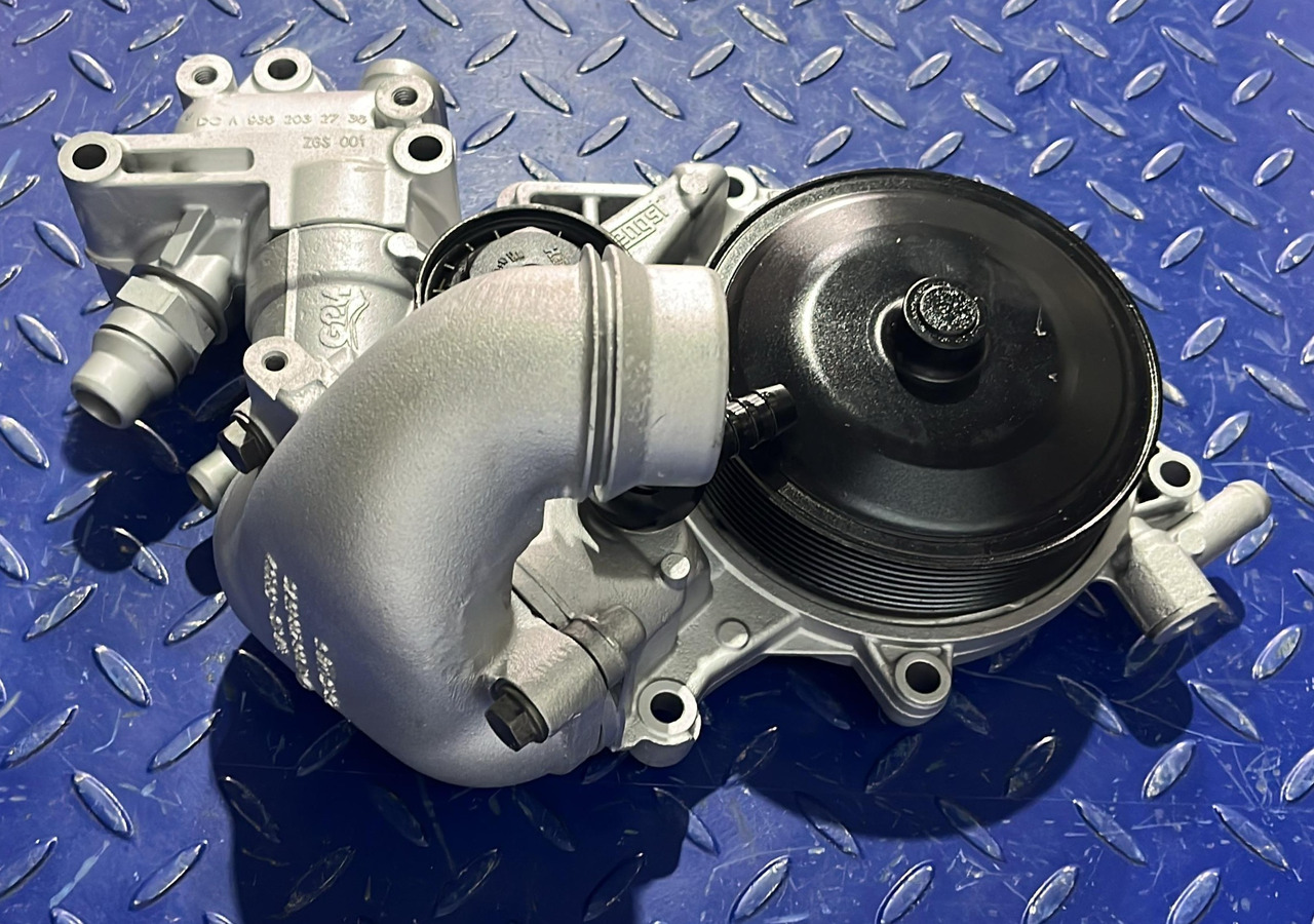 Mercedes Benz Waterpump Atego OM936 - Pompe à liquide de refroidissement: photos 4 Mercedes Benz Waterpump Atego OM936 - Pompe à liquide de refroidissement: photos 4