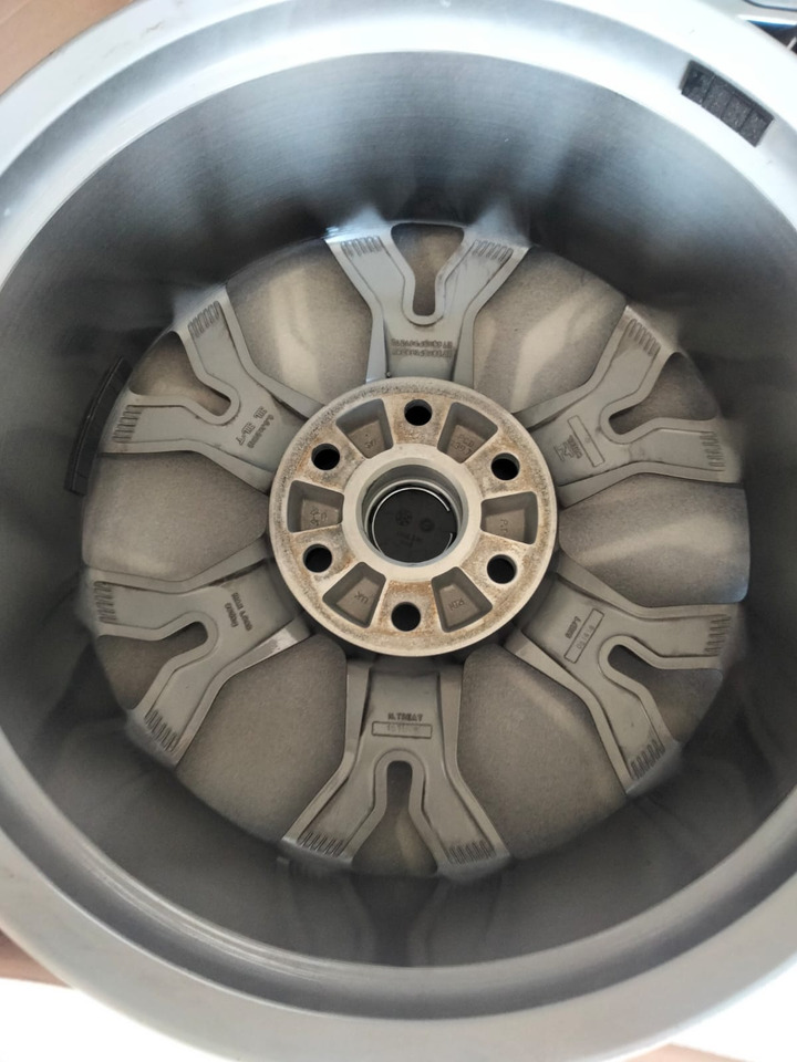 Mitsubishi Pajero L200 20 Zoll original Rims KBA50710 - Jante pour Voiture: photos 5 Mitsubishi Pajero L200 20 Zoll original Rims KBA50710 - Jante pour Voiture: photos 5