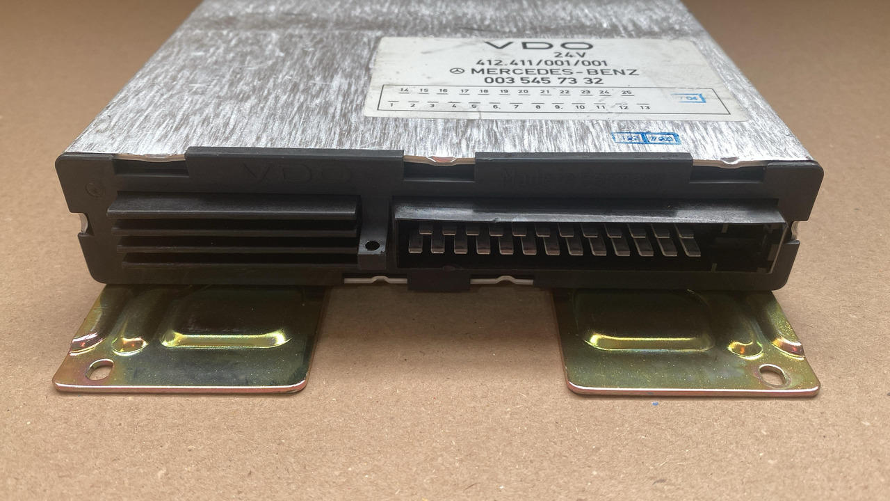 VDO MERCEDES ACTROS 0035457332 - Bloc de gestion: photos 3 VDO MERCEDES ACTROS 0035457332 - Bloc de gestion: photos 3