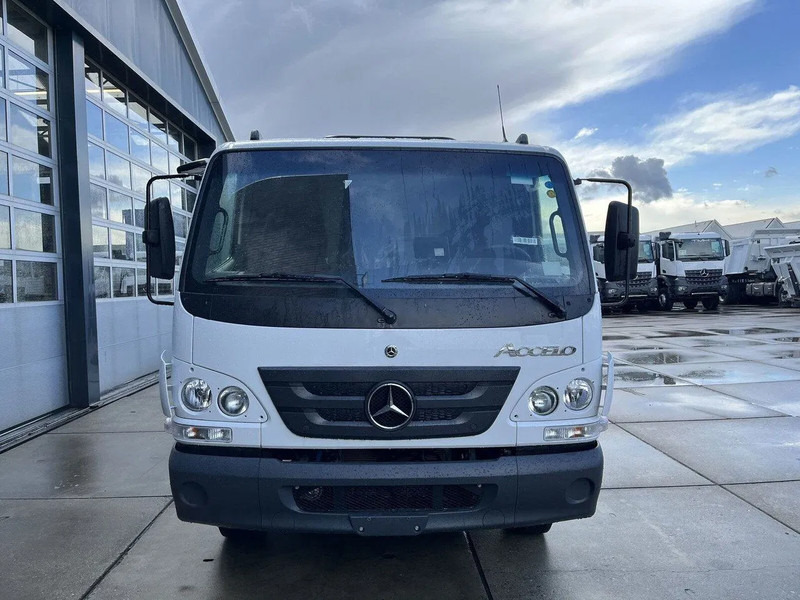 Mercedes-Benz Accelo 815 4x2 Garbage Compactor (2 units) Accelo 815 4x2 Garbage Compactor (2 units) - Benne à ordures ménagères: photos 4 Mercedes-Benz Accelo 815 4x2 Garbage Compactor (2 units) Accelo 815 4x2 Garbage Compactor (2 units) - Benne à ordures ménagères: photos 4