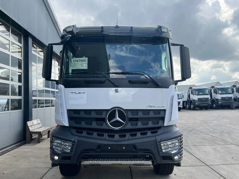 Mercedes-Benz Arocs 4040 6x6 Water Tank Truck - Camion citerne: photos 5 Mercedes-Benz Arocs 4040 6x6 Water Tank Truck - Camion citerne: photos 5