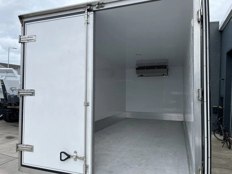 Camion frigorifique neuf Mercedes-Benz Atego 1725 4x4 Refrigerator Truck: photos 10