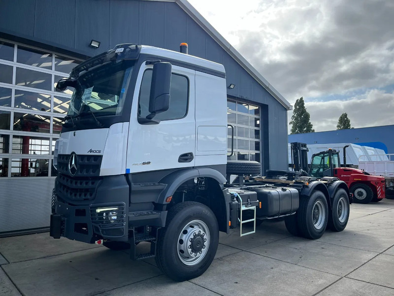 Mercedes-Benz Arocs 4058 AS 6x6 Tractor Head 180T Push Pull EURO-5 - Tracteur routier: photos 1 Mercedes-Benz Arocs 4058 AS 6x6 Tractor Head 180T Push Pull EURO-5 - Tracteur routier: photos 1