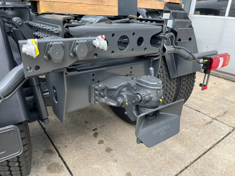 Crédit-bail de Mercedes-Benz Arocs 4058 AS 6x6 Tractor Head 180T Push Pull (Pre order) Mercedes-Benz Arocs 4058 AS 6x6 Tractor Head 180T Push Pull (Pre order): photos 12