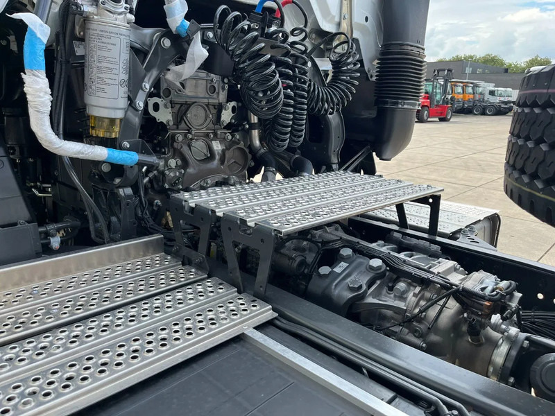 Crédit-bail de Mercedes-Benz Arocs 4058 AS 6x6 Tractor Head 180T Push Pull (Pre order) Mercedes-Benz Arocs 4058 AS 6x6 Tractor Head 180T Push Pull (Pre order): photos 16