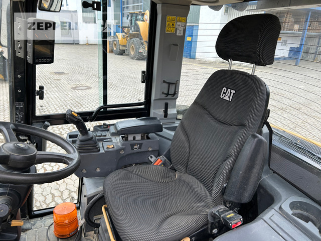 Chargeuse sur pneus Cat 906-14: photos 6