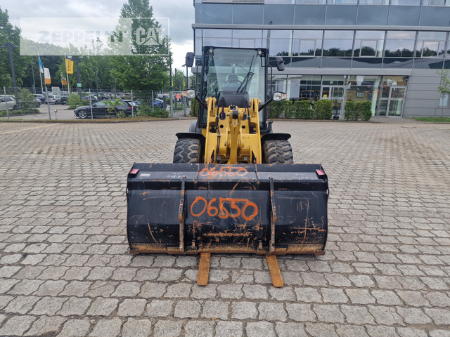 Chargeuse sur pneus Cat 907M: photos 9