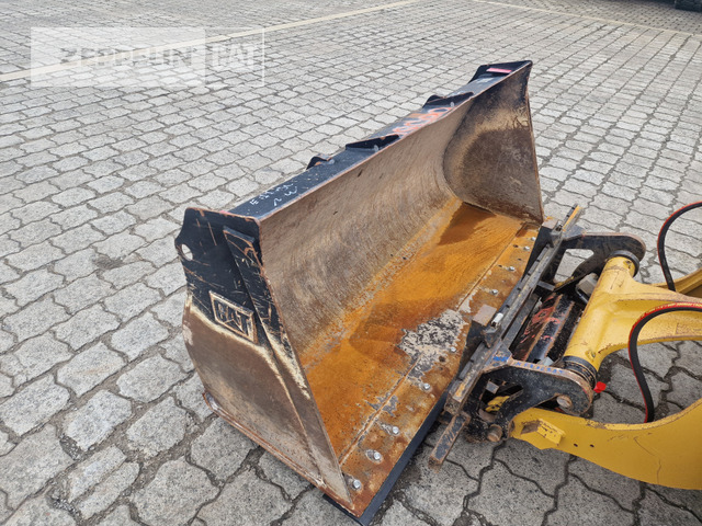 Chargeuse sur pneus Cat 907M: photos 10