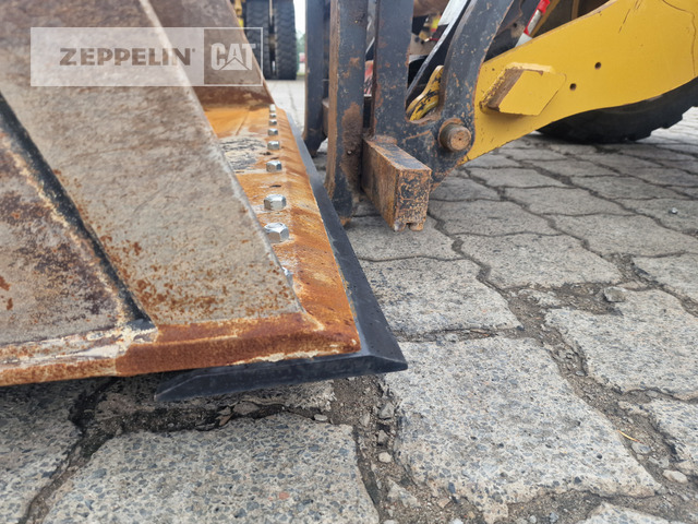 Chargeuse sur pneus Cat 907M: photos 11
