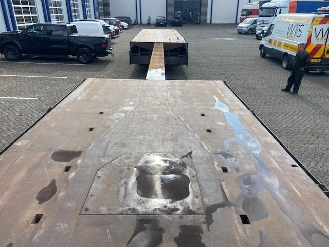 Floor robuuste vlakke oplegger ,uitschuifbaar, ,stuurassen, 20 mtr met stalen bodem/frame. kranenprofiel. - Semi-remorque plateau: photos 2 Floor robuuste vlakke oplegger ,uitschuifbaar, ,stuurassen, 20 mtr met stalen bodem/frame. kranenprofiel. - Semi-remorque plateau: photos 2