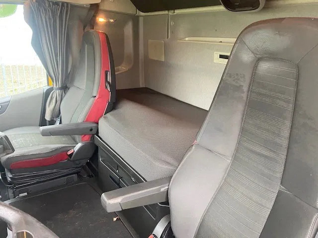 Crédit-bail de Volvo FH 13.460 trekker, met XL cabine, special paint en incl parc cool, fridge, Volvo FH 13.460 trekker, met XL cabine, special paint en incl parc cool, fridge,: photos 12