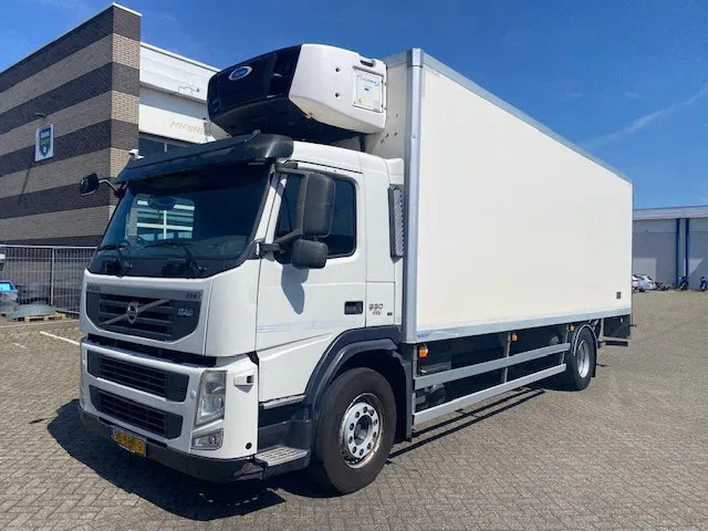 Volvo FM 330 EEV koelvriesbak , 760 lang, 2 comp, carrier koeler, D"hollandia klep - Camion frigorifique: photos 1 Volvo FM 330 EEV koelvriesbak , 760 lang, 2 comp, carrier koeler, D"hollandia klep - Camion frigorifique: photos 1