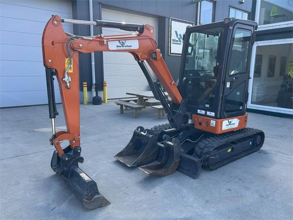 Hitachi ZX26U-6 (9989) - Mini pelle: photos 2 Hitachi ZX26U-6 (9989) - Mini pelle: photos 2