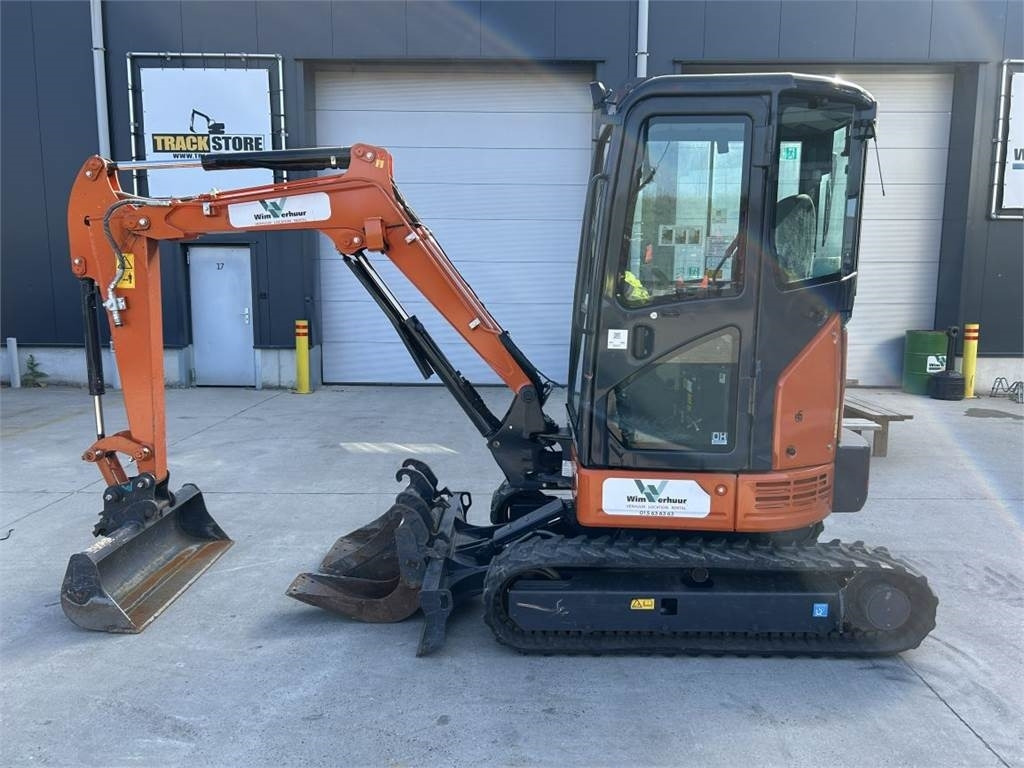Hitachi ZX26U-6 (9989) - Mini pelle: photos 1 Hitachi ZX26U-6 (9989) - Mini pelle: photos 1
