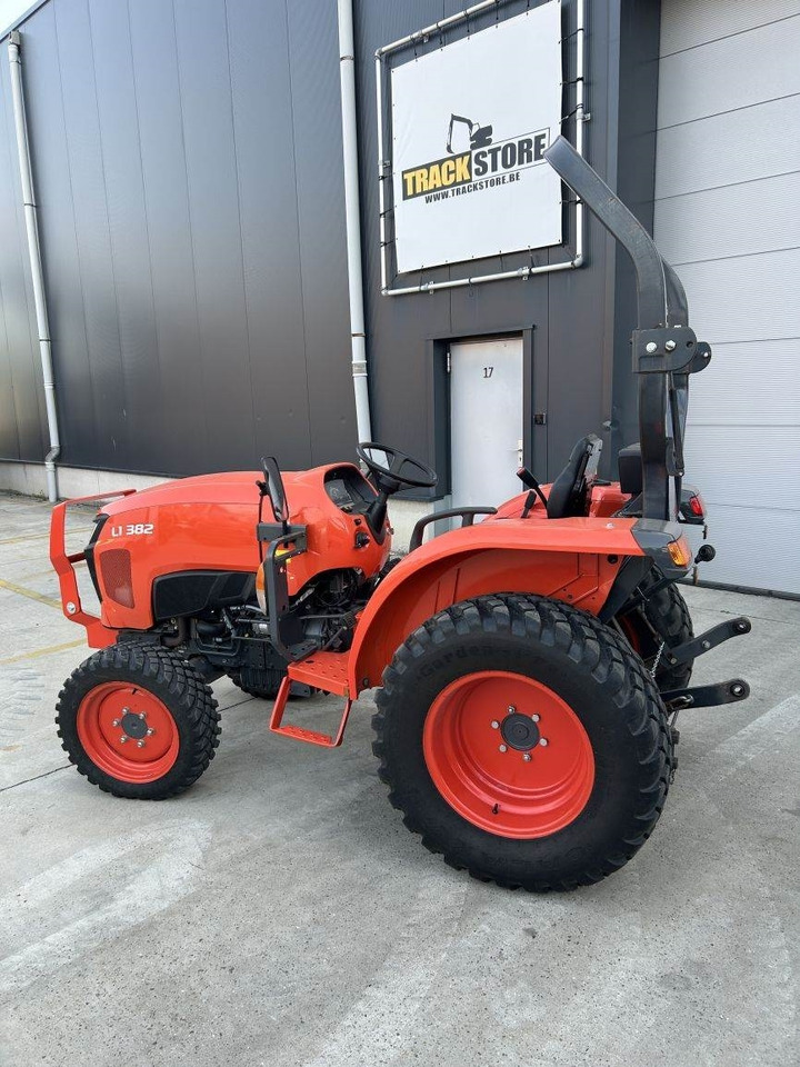 Kubota L1-382 (5278) - Tracteur communal: photos 2 Kubota L1-382 (5278) - Tracteur communal: photos 2