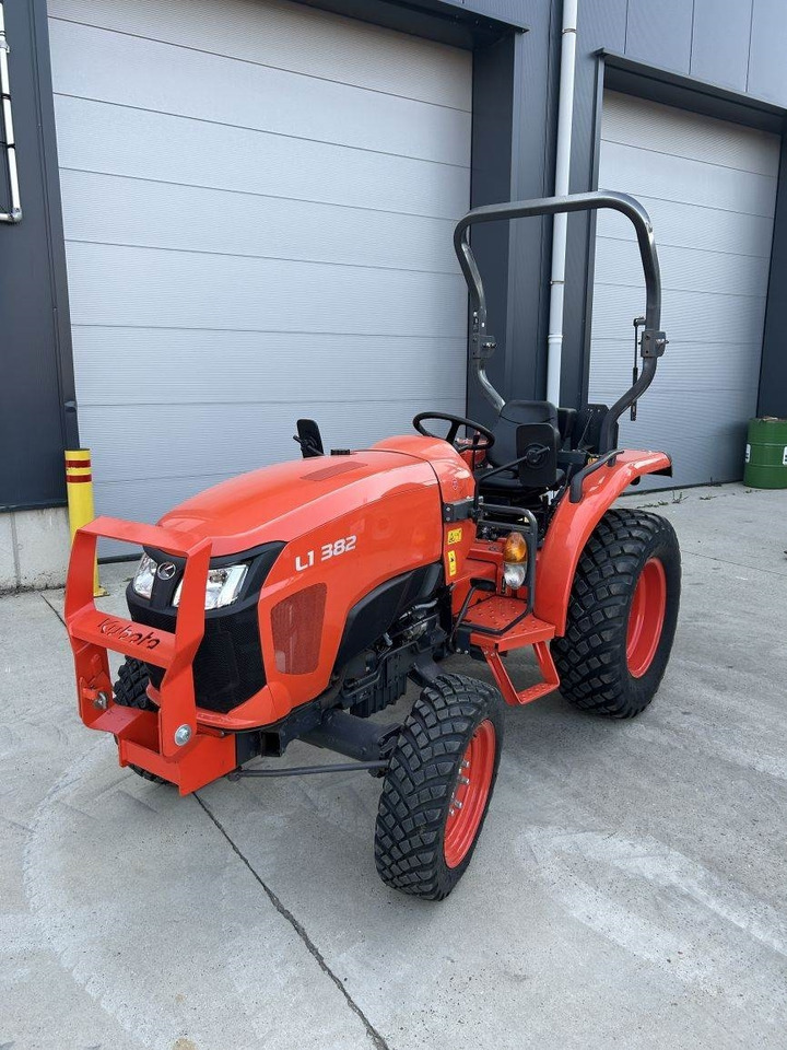 Kubota L1-382 (5278) - Tracteur communal: photos 3 Kubota L1-382 (5278) - Tracteur communal: photos 3