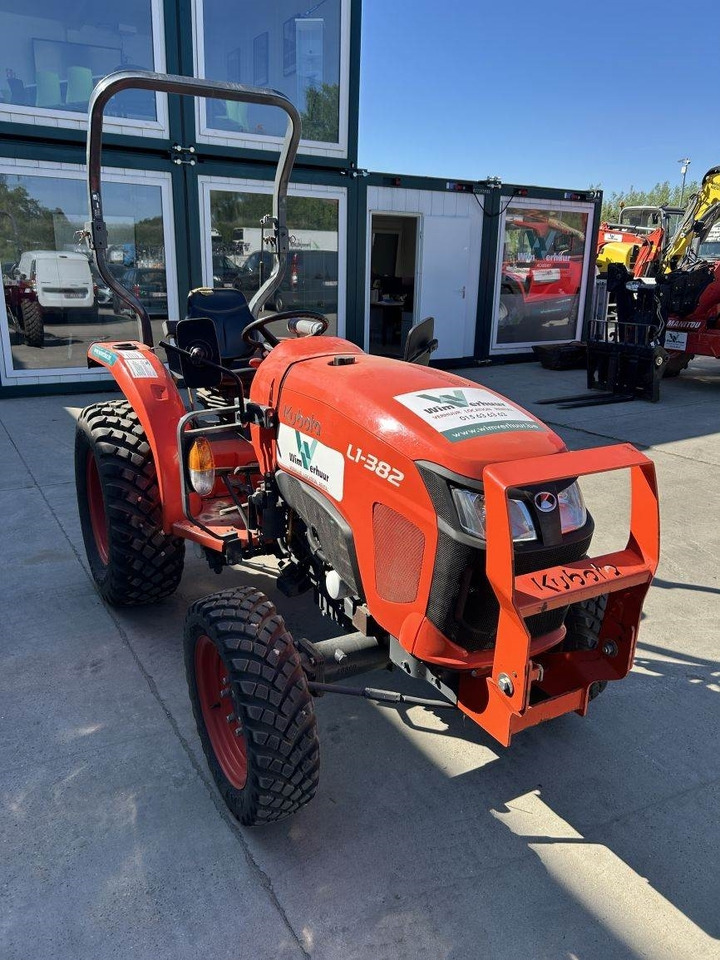 Kubota L1-382 (5283) - Tracteur communal: photos 3 Kubota L1-382 (5283) - Tracteur communal: photos 3
