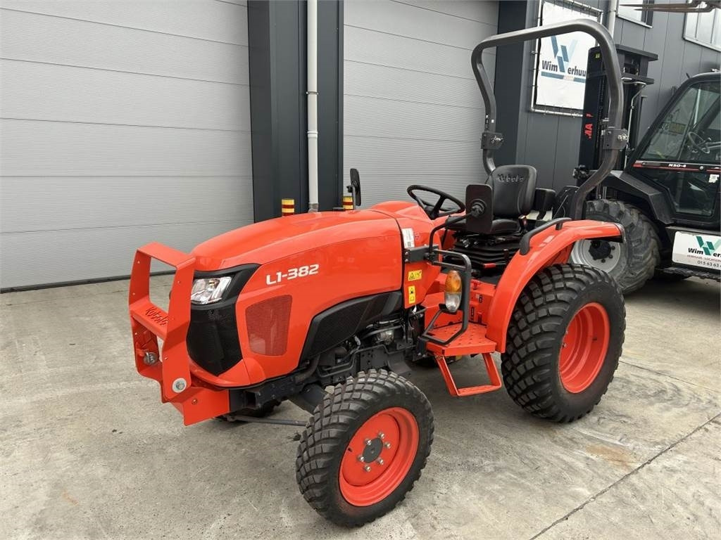 Kubota L1-382 (7325) - Tracteur communal: photos 1 Kubota L1-382 (7325) - Tracteur communal: photos 1