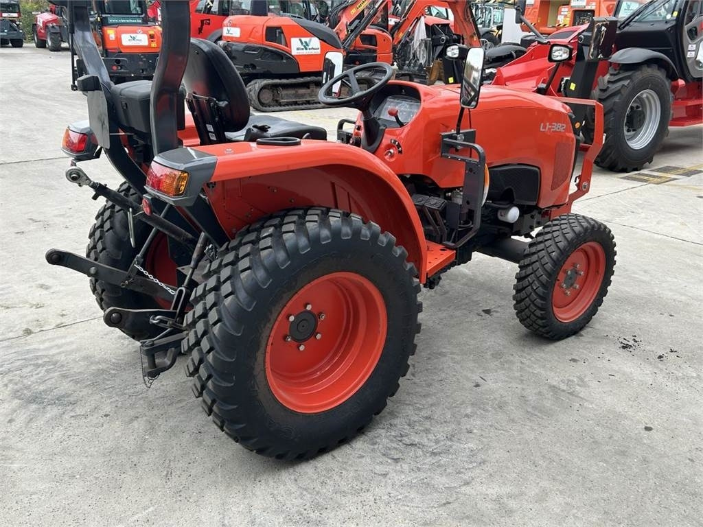 Kubota L1-382 (7325) - Tracteur communal: photos 4 Kubota L1-382 (7325) - Tracteur communal: photos 4