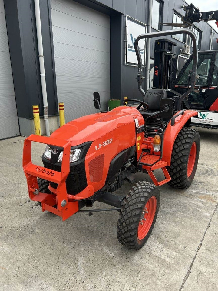 Kubota L1-382 (7325) - Tracteur communal: photos 5 Kubota L1-382 (7325) - Tracteur communal: photos 5