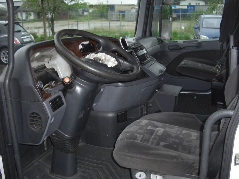 Mercedes-Benz Actros MP2 Megaspace / komplett - Cabine: photos 3 Mercedes-Benz Actros MP2 Megaspace / komplett - Cabine: photos 3
